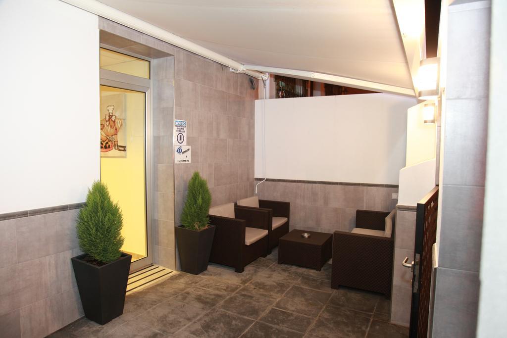 מאלגה Hostal Dona Manuela מראה חיצוני תמונה